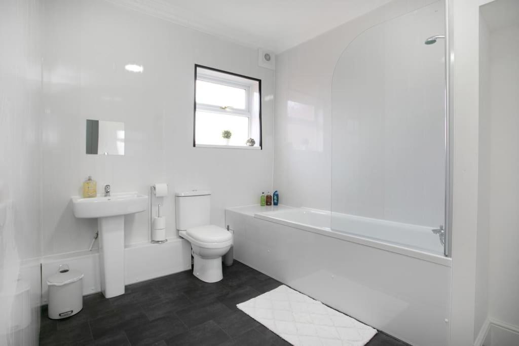 Cudworth House, Barnsley For Contractors & Families, Free Parking, High Speed Wifi Etc Villa Bagian luar foto